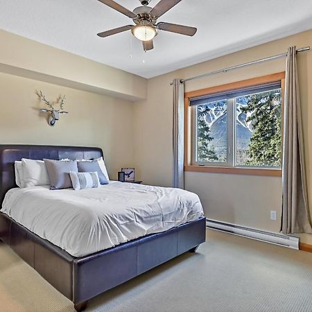 Spectacular Mountain View Corner Unit Pool Hot Tub Park Pass Canmore Exterior photo