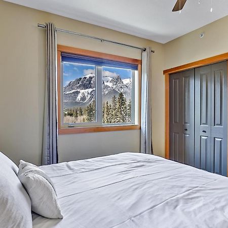 Spectacular Mountain View Corner Unit Pool Hot Tub Park Pass Canmore Exterior photo