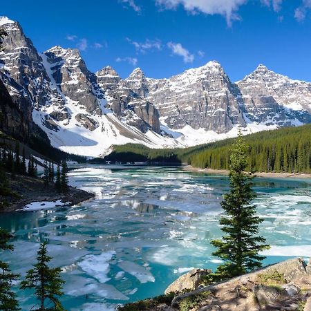 Spectacular Mountain View Corner Unit Pool Hot Tub Park Pass Canmore Exterior photo