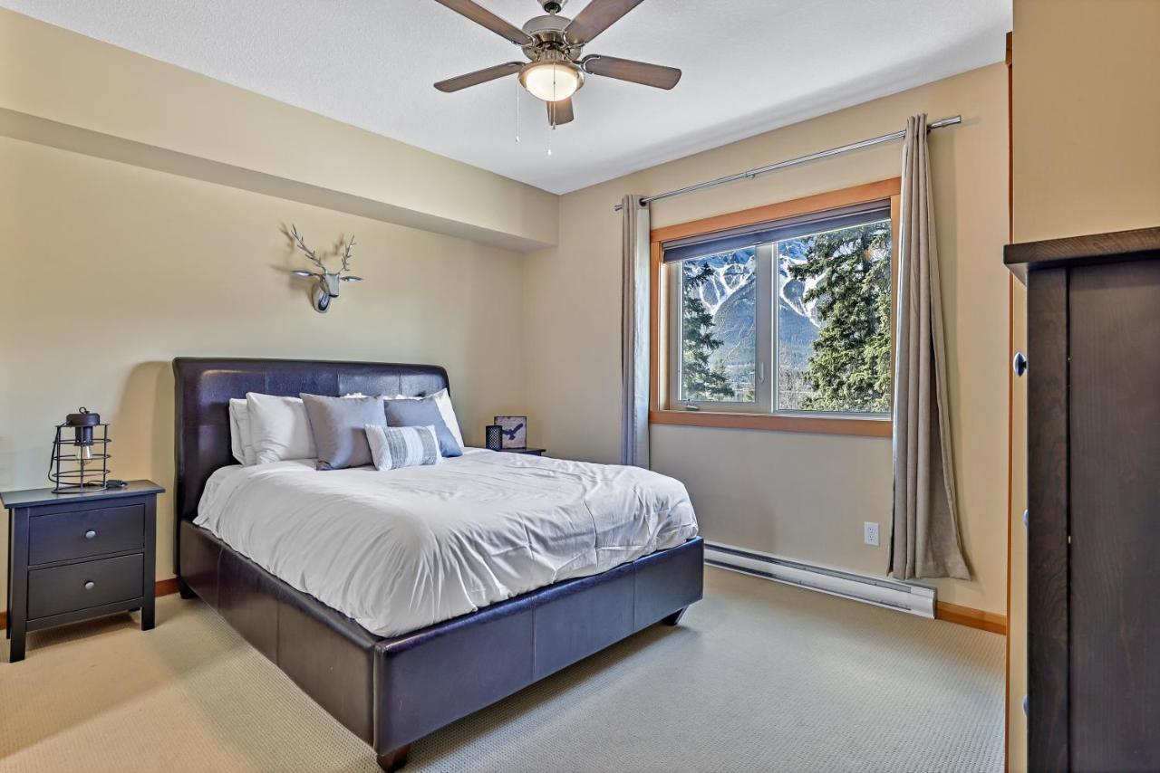 Spectacular Mountain View Corner Unit Pool Hot Tub Park Pass Canmore Exterior photo