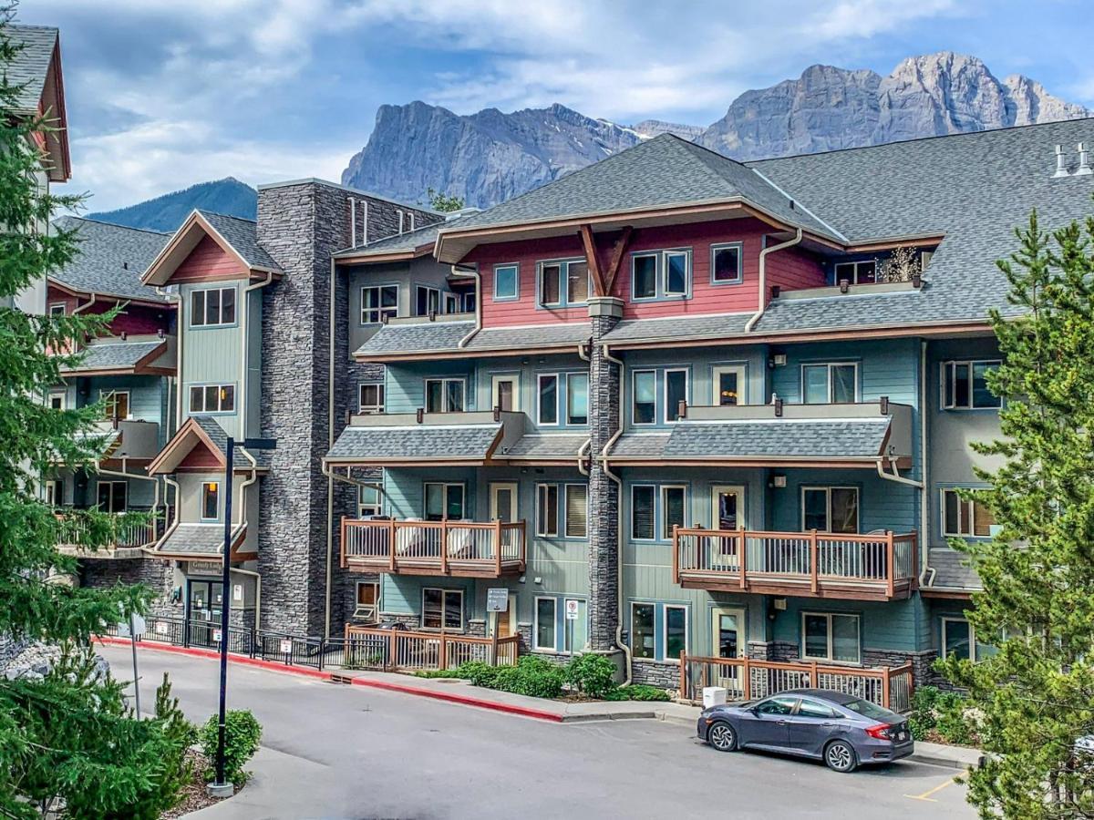 Spectacular Mountain View Corner Unit Pool Hot Tub Park Pass Canmore Exterior photo