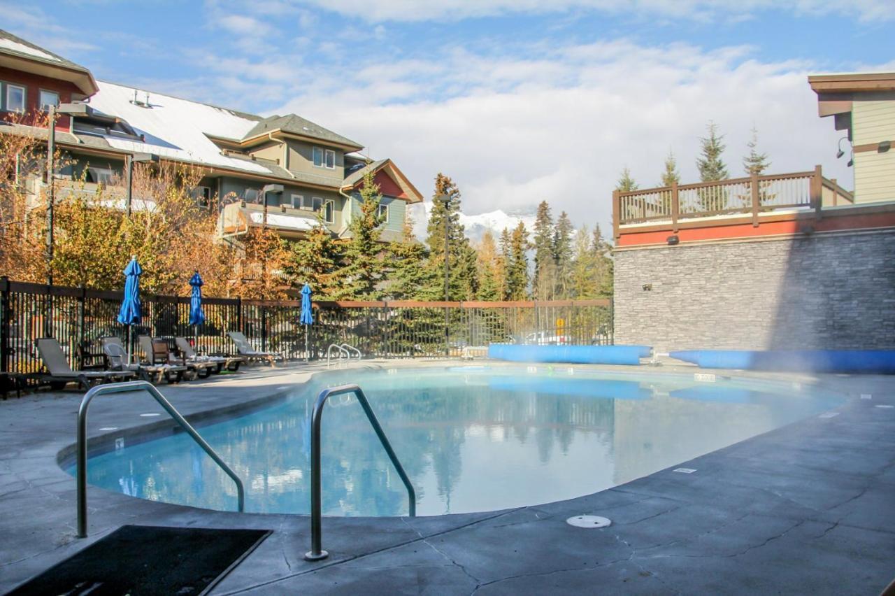 Spectacular Mountain View Corner Unit Pool Hot Tub Park Pass Canmore Exterior photo