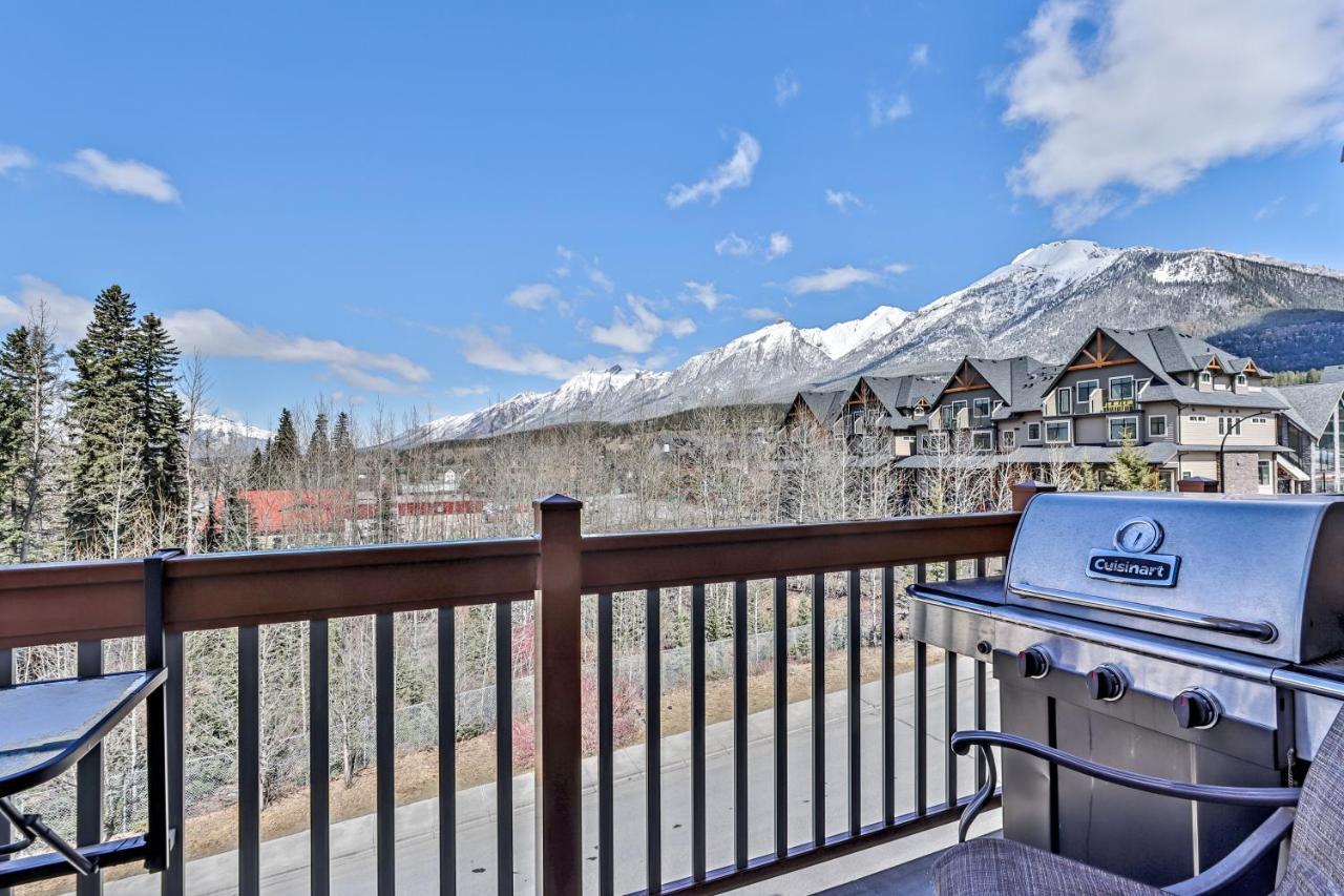 Spectacular Mountain View Corner Unit Pool Hot Tub Park Pass Canmore Exterior photo