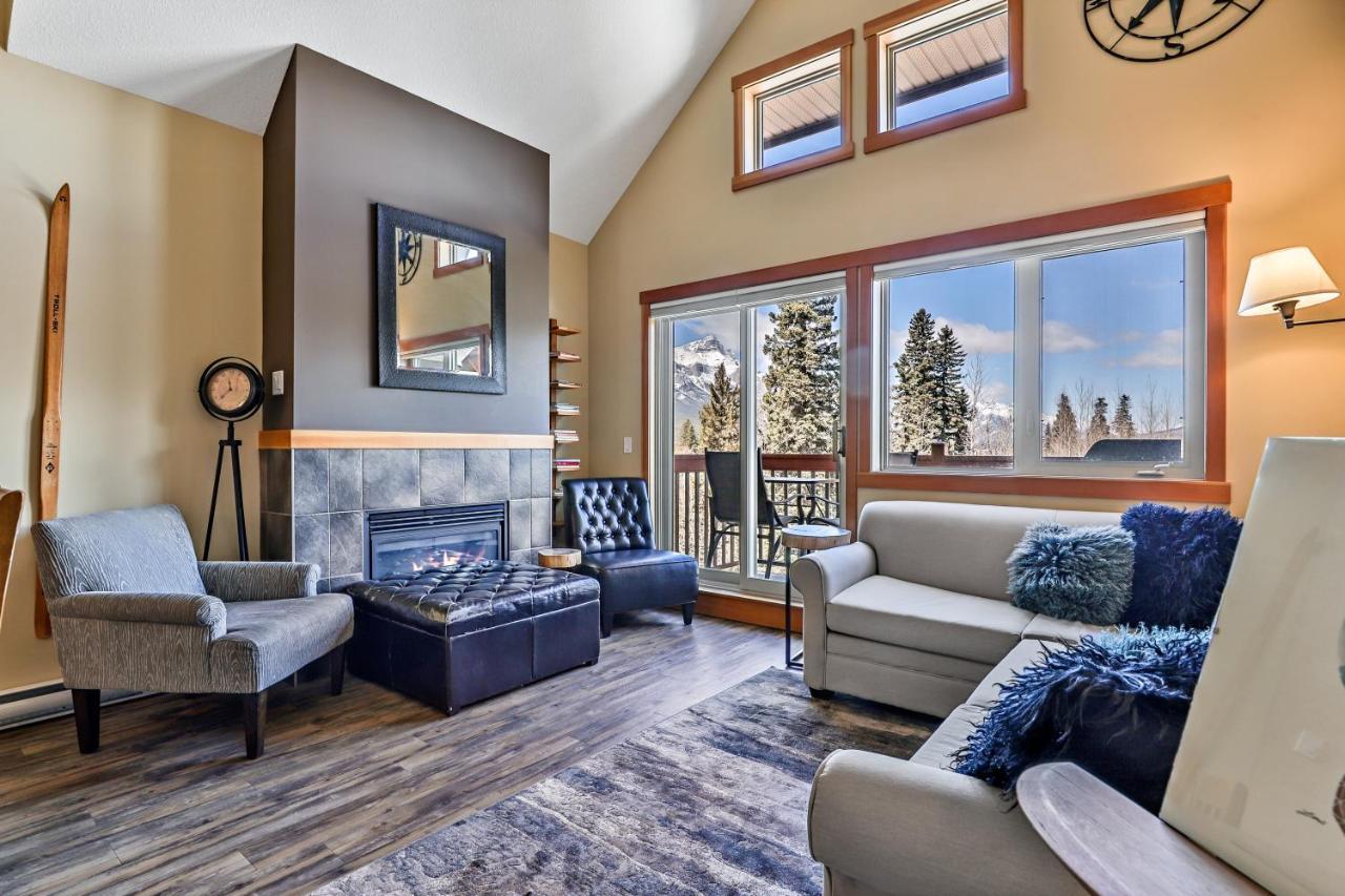 Spectacular Mountain View Corner Unit Pool Hot Tub Park Pass Canmore Exterior photo