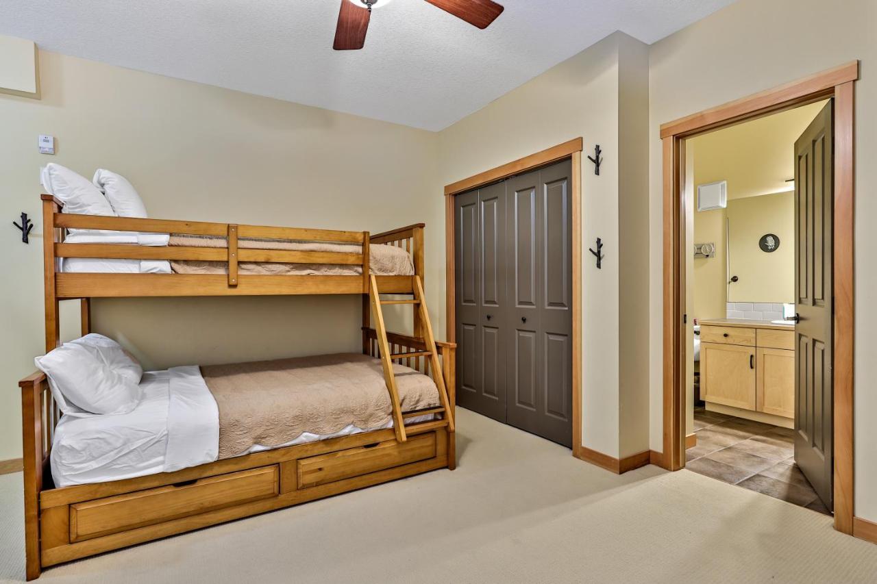 Spectacular Mountain View Corner Unit Pool Hot Tub Park Pass Canmore Exterior photo